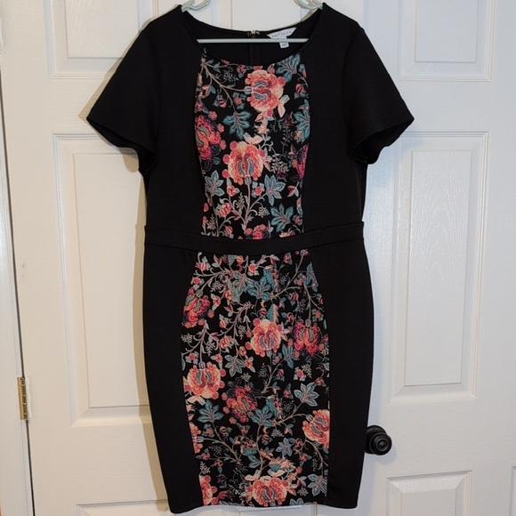 Boutique Dresses & Skirts - Women's Black Floral Short Sleeve Cocktail Dress